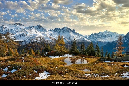View from Emosson of the Mont Blanc massif in the evening light, Canton Valais, Switzerland-stock-foto