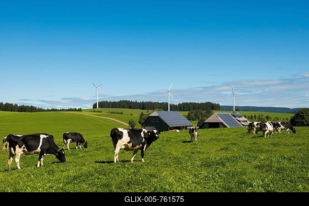 Windmills and farms with solar panels in hilly landscape, near St Peter, Black Forest, Baden-Württemberg, Germany-stock-foto