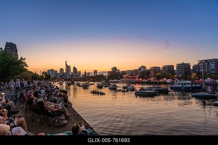 Europe Open Air Concert at the Weseler Werft in front of the Skyline am Main, Deutschherrnufer, Frankfurt am Main, Hesse, Germany-stock-foto