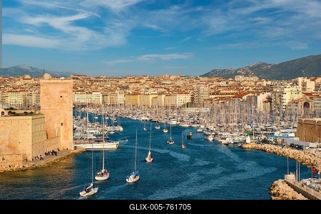 Yachts coming from boat regatta to Marseille Old Port (Vieux-Port de Marseille) on sunset and Fort Saint-Jean. Marseille, France-stock-foto