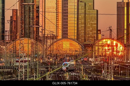 Sunset is reflected in the central station, Gutleutviertel, Frankfurt, Hesse, Germany-stock-foto