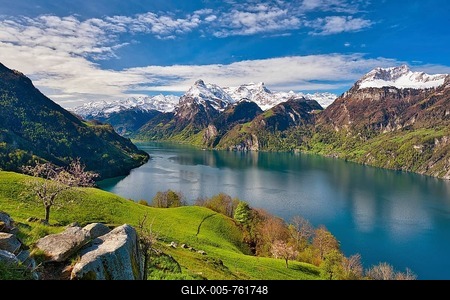 View of Lake Uri and snow-covered mountains Gitschen and Uri-Rotstock, cantons Schwyz and Uri, Switzerland-stock-foto