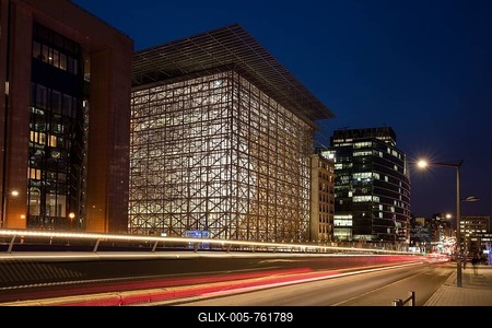 Council of Europe and European Commission building on Rue de la Loi, dusk, Europaviertel, Brussels, Belgium-stock-foto