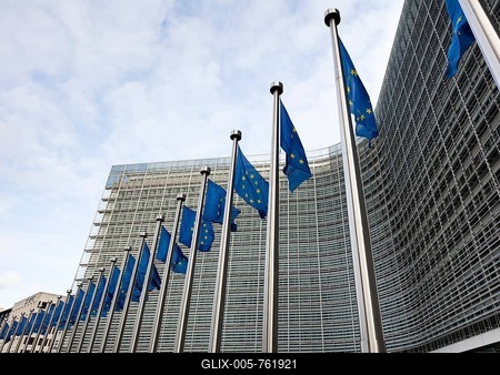 European flags in front of the Berlaymont building, headquarters of the European Commission, Europaviertel, Brussels, Belgium-stock-foto