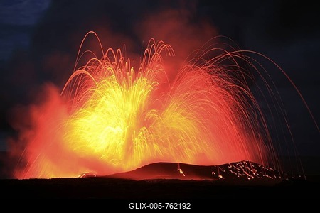 Long-exposure of the smoke- and gas clouds with explosions at the meeting of the Kilauea Volcano lava flow with the waters of the Pacific Ocean, Kalapana, Big Island, Hawai'i, Hawaii, USA-stock-foto