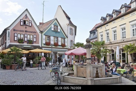 Roemerplatz in Bad Duerkheim, German Wine Route, Pfalz, Rhineland-Palatinate, Germany, Europe-stock-foto