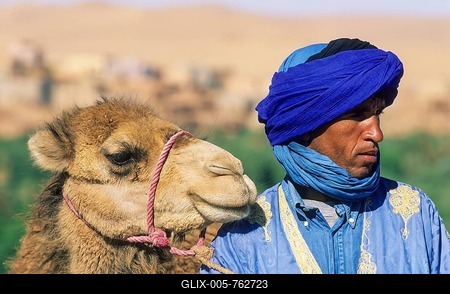Berber, Tuareg people or Blue People, typical dress, Todra Valley, Morocco-stock-foto