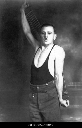 Historical photo, man with expander, fitness utensil, ca. 1920-stock-foto