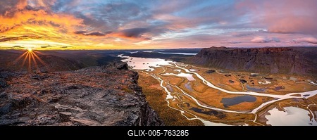View from Skierffe mountain over the autumnal Rapadalen river delta, sunrise, Rapaälv river, Sarek National Park, Laponia, Lapland, Sweden-stock-foto