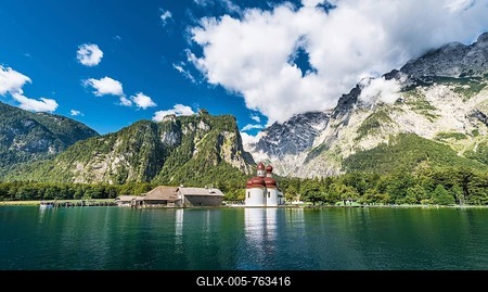 St. Bartholomae in Königssee in front of the Watzmann, Berchtesgaden National Park, Berchtesgadener Land district, Upper Bavaria, Bavaria, Germany-stock-foto