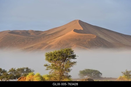 Sunrise over morning mist in the Namib Desert near Sossusvlei, Namibia, Africa-stock-foto