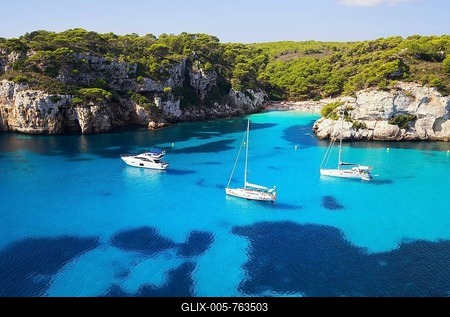 Sailboats at anchor, Cala Macarelleta, Menorca, Balearic Islands, Spain-stock-foto