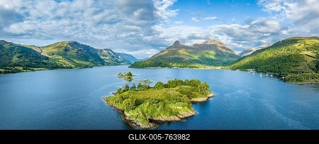 Aerial panorama of the western part of Loch Leven with the historic island of Eilean Munde, above it the 742 metre high Pap of Glencoe, Highlands, Scotland, United Kingdom-stock-foto