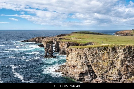 The cliffs of Yesnaby with the 35m high surf pillar, called Yesnaby Castle Sandwick, Mainland, Orkney Islands, Scotland, Great Britain-stock-foto