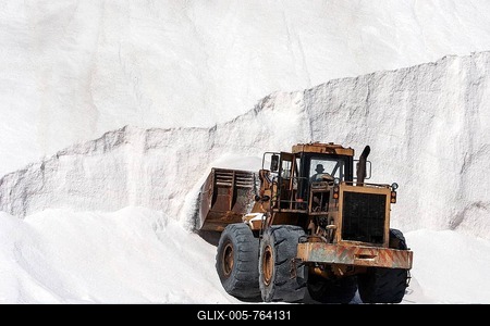 Wheel loader, sea salt production at Walvis Bay, Namibia-stock-foto
