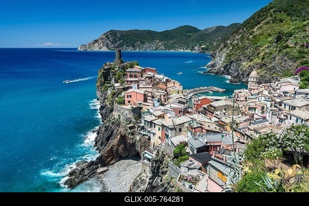 Colourful houses of the fishing village Vernazza, UNESCO World Heritage Site, Cinque Terre National Park, Rivera di Levante, Liguria, Italy-stock-foto