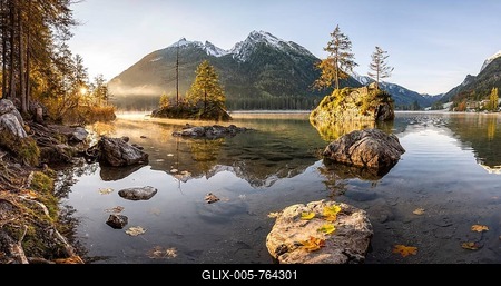 Sunrise at Hintersee with fog, Hochkalter in the back, Berchtesgaden National Park, Ramsau, Upper Bavaria, Bavaria, Germany-stock-foto