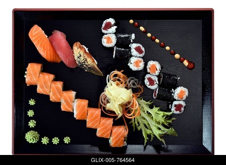 Sushi dish with Maki, Uramaki, Nigiri with salmon, tuna, eel, fresh ginger, wasabi, on a Japanese wooden plate-stock-foto