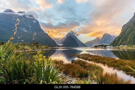 Mitre Peak, Sunset, Milford Sound, Fiordland National Park, Te Anau, Southland Region, Southland, New Zealand, Oceania-stock-foto
