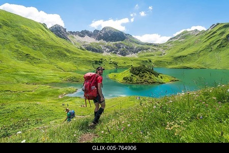 Hiker on hiking trail, Schrecksee and Allgäu Alps, Bad Hindelang, Allgäu, Bavaria, Germany-stock-foto
