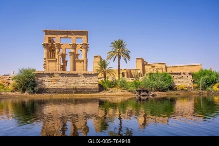 The beautiful temple of Philae and the Greco-Roman buildings seen from the Nile river, a temple dedicated to Isis, goddess of love. Aswan. Egyptian-stock-foto
