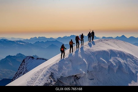 Mountaineer on the summit ridge of the Großvenediger, Hohe Tauern National Park, Salzburger Land, Austria-stock-foto