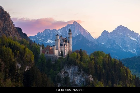 Neuschwanstein Castle after sunset with mountain landscape in the background, Schwangau near Füssen, Ostallgäu district, Swabia, Bavaria, Germany-stock-foto