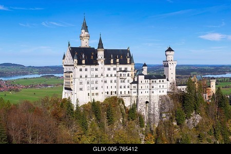 Architectural detail of Neuschwanstein Castle with Bavarian landscape, Schwangau, Ostallgäu, Allgäu, Swabia, Upper Bavaria, Bavaria, Germany-stock-foto