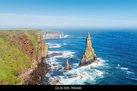 Rugged coastal landscape with the Duncansby Stacks, rock pinnacles, at Duncansby Head, Caithness, Scotland, United Kingdom, Europe-stock-foto