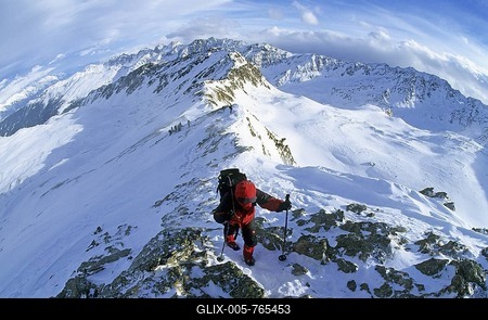 Woman just below the summit of Roter Kogel Sellrain Austria-stock-foto