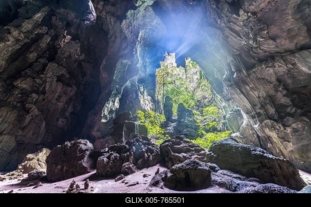 Stalactite cave in the jungle, King and Queen cave, Taman Negara National Park, Jerantut, Pahang, Malaysia-stock-foto