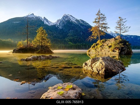 Hintersee with morning fog at sunrise, behind Hochkalter, Berchtesgaden National Park, Ramsau, Upper Bavaria, Bavaria, Germany-stock-foto