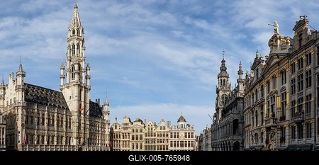 City Hall Hotel de Ville and baroque facade houses at the Grand-Place Grote Markt, Brussels, Belgium-stock-foto