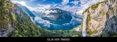 Waterfall Gjerdefossen, at Řrnesvingen viewpoint, panorama Geirangerfjord, near Geiranger, Mřre og Romsdal, Norway-stock-foto