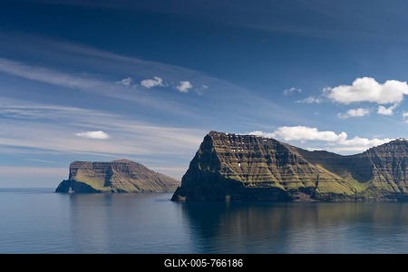 Cape Enniberg and the island of Vidoy, Kunoy, Norðoyar, Faroe Islands, Denmark-stock-foto
