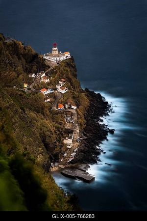 Lighthouse Farol da Ponta do Arnel with sea, Nordeste, Sao Miguel, Azores, Portugal-stock-foto