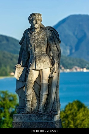 Monument, statue of King Ludwig II. on Lake Tegernsee, behind the Wallberg, Gmund am Tegernsee, Upper Bavaria, Bavaria, Germany-stock-foto
