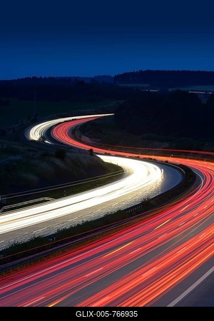 Traces of light on the A9 highway, winding road at night, long exposure, near Schleiz, Thuringia, Germany-stock-foto