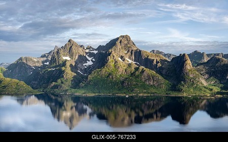 Mountain panorama, Fjord Raftsund and mountains, view from the top of Keiservarden or Digermulkollen, Vesterålen, Norway-stock-foto