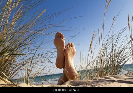 Men's feet in a sand dune by the sea-stock-foto