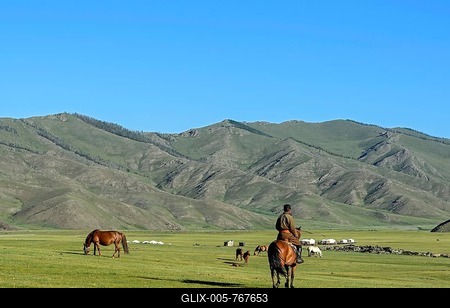 Nomads in the barren landscape in the Orkhon Valley, Khangai Nuruu National Park, Övörkhangai Aimag, Mongolia-stock-foto