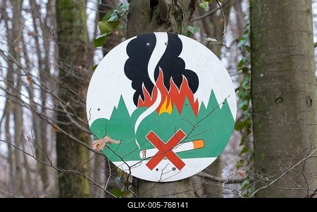 No smoking in the forest, fire danger warning sign on a tree, Hesse, Germany-stock-foto