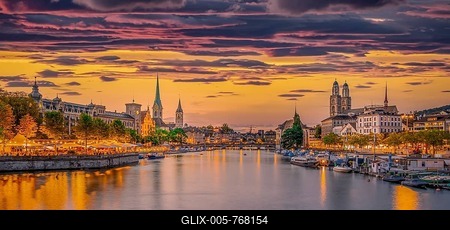 City panorama, Fraumünster, Grossmünster, sunset at the Limmat, Old Town of Zurich, Switzerland-stock-foto