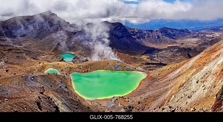 Green sulphurous lakes, Emerald Lakes in active volcanic Tongariro National Park, Manawatu-Wanganui, North Island, New Zealand-stock-foto