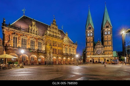 Market square, town hall square with town hall and cathedral in the historic city centre at dusk, Bremen, Land Bremen, Germany UNESCO World Heritage Site-stock-foto