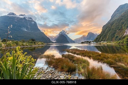 Mitre Peak, Sunset, Milford Sound, Fiordland National Park, Te Anau, Southland Region, Southland, New Zealand, Oceania-stock-foto