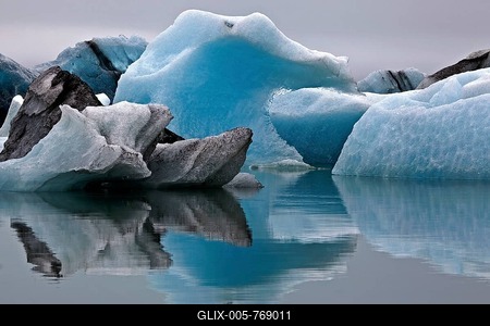 Ice, icebergs with traces of volcanic ash, glacier, glacial lake of the Vatnajökull glacier, Jökulsarlon, Iceland-stock-foto