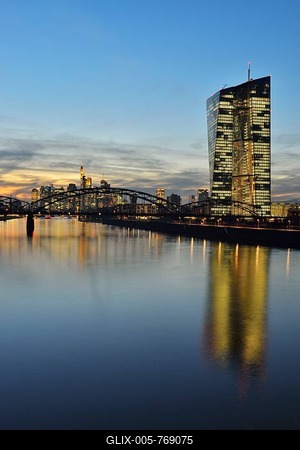 Skyline of Frankfurt Main at Night with European Central Bank, Frankfurt Main, Hesse, Germany-stock-foto