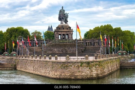 German corner with the equestrian statue of William I, first German emperor, Coblenz, Rhineland Palatinate, Germany-stock-foto