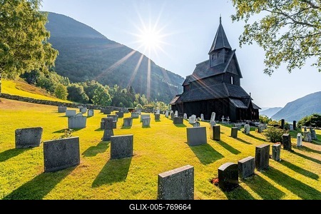 Urnes Stave Church and Cemetery, UNESCO World Heritage Site, Romanesque church from ca. 1130, Vestland, Norway-stock-foto